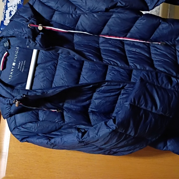 Tommy Hilfiger Women's Dark Blue Hooded Puffer Coat - Picture 3 of 8